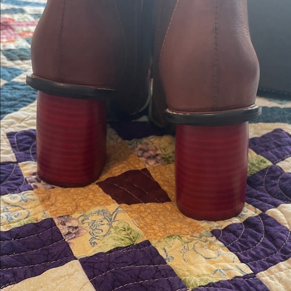 Chelsea Crew Tan Lace-Up Women's Boots - Picture 6 of 13